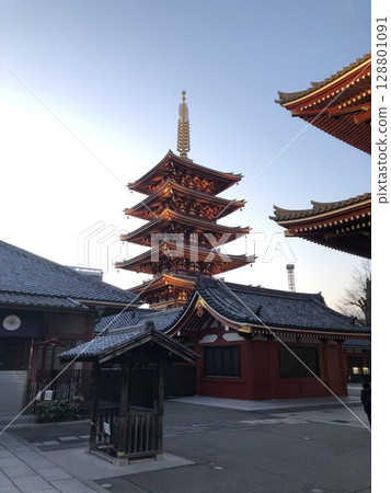 Looking up at the five-storied pagoda from below 128801091