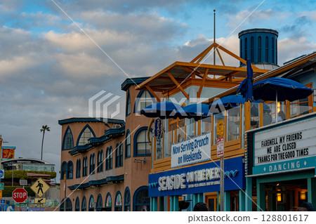USA Los Angeles cityscape and sunset Santa Monica USA Los Angeles cityscape and sunset Santa Monica 128801617