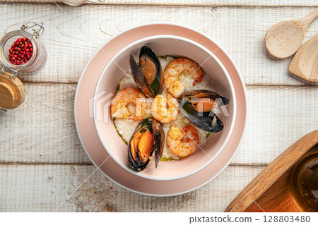 Seafood bowl with mussels and shrimp 128803480