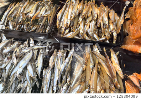 Vendors showcase a vibrant selection of freshly caught fish at a local market 128804099