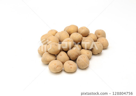 白色背景土豆 128804756
