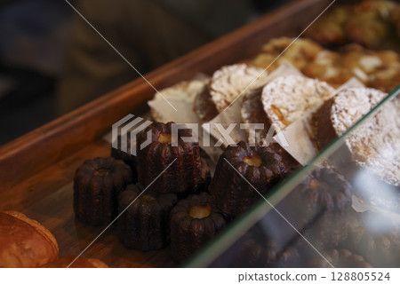 Delicious baked goods lined up in a pastry shop 128805524
