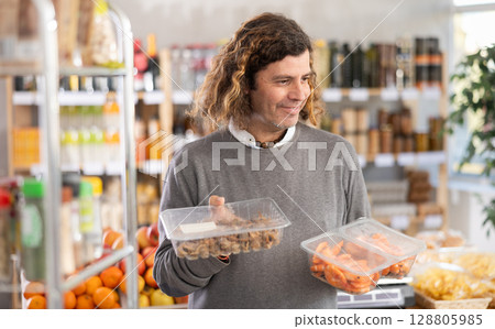 man chooses shrimp and shellfish 128805985