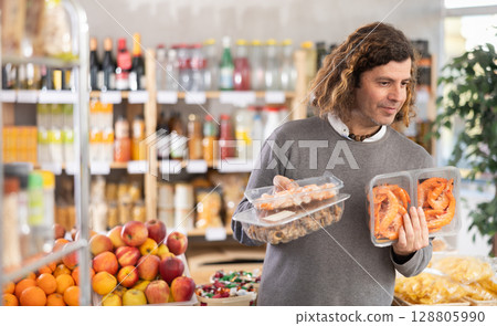 man chooses shrimp and shellfish 128805990