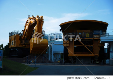 【石川縣小松市】可以參觀展覽、體驗超大型自卸卡車和電鏟的設施 128806202