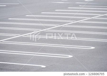 停車場 汽車行駛 停車 無車 簡單 材料 128806705