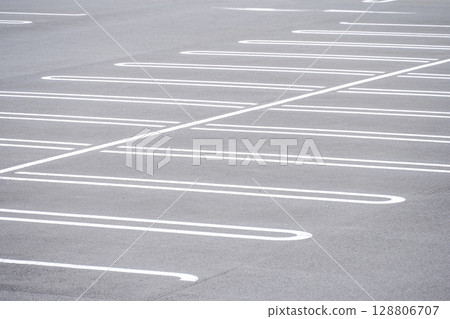 停車場 汽車行駛 停車 無車 簡單 材料 128806707