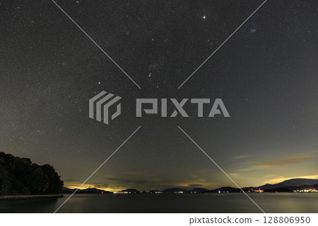Setouchi's winter starry sky: Orion and Taurus rising 128806950