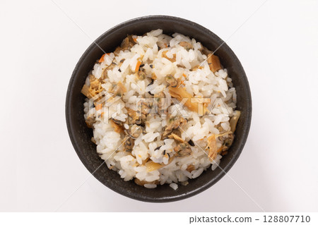 Mixed rice with clams 128807710
