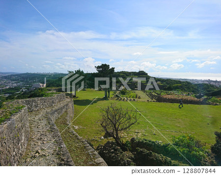 Spectacular scenery of Okinawa's castle ruins② 128807844