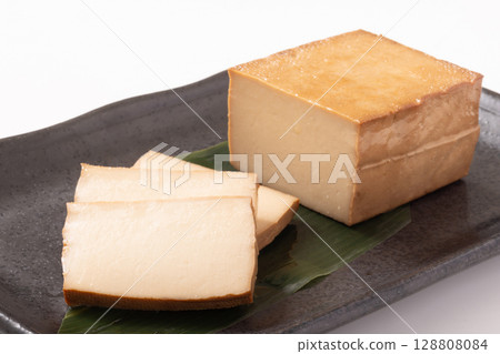 Smoked tofu (soybeans from Tono, cherry wood chips) Smoked tofu (soybeans from Tono, cherry wood chips) 128808084