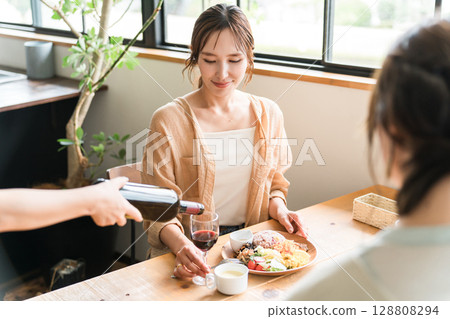 Women drinking wine at lunch (mom friends, friends, relaxation) Women drinking wine at lunch (mom friends, friends, relaxation) 128808294
