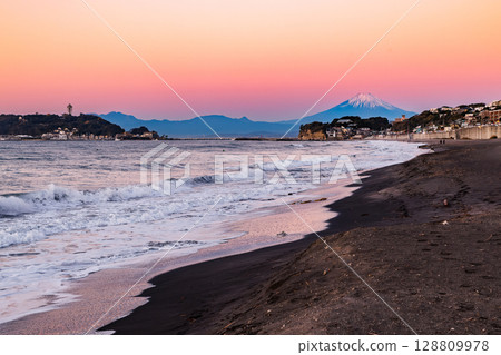 湘南海:黃昏的七里濱 湘南海:黃昏的七里濱 128809978