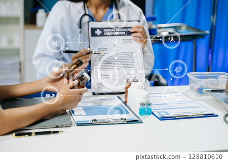 Meeting team of doctor and medical staff Consultation about the treatment of heart disease, pneumonia Meeting team of doctor and medical staff Consultation about the treatment of heart disease, pneumonia 128810610