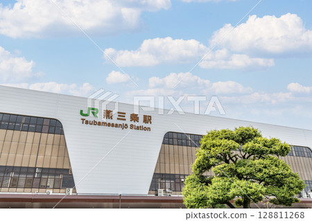 新潟縣三條市,晴天的JR燕三條站 新潟縣三條市,晴天的JR燕三條站 128811268