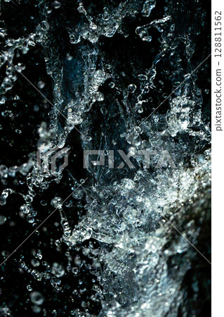 Dancing Splash 128811562