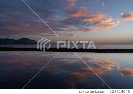 Silent Fuji in Morning Glow Silent Fuji in Morning Glow 128813046