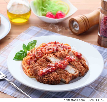 新鮮出爐，熱氣騰騰！那不勒斯風味豬排西式午餐 128813152