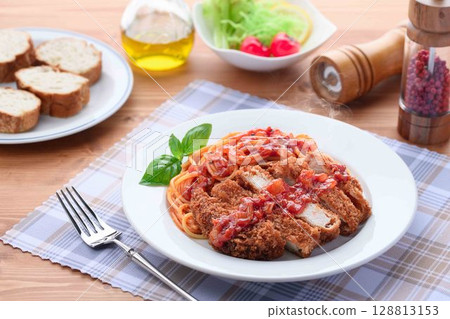 新鮮出爐，熱氣騰騰！那不勒斯風味豬排西式午餐 128813153