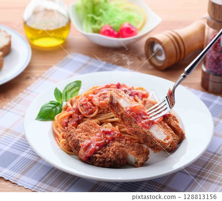 新鮮出爐，熱氣騰騰！那不勒斯風味豬排西式午餐 128813156