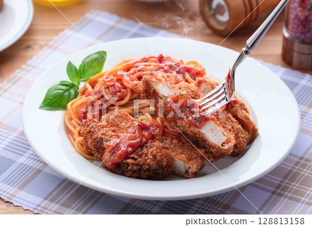 新鮮出爐，熱氣騰騰！那不勒斯風味豬排西式午餐 128813158