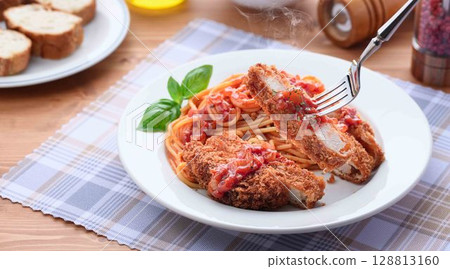 Freshly cooked and piping hot! Western-style lunch of pork cutlet Neapolitan 128813160