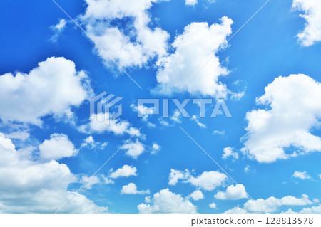 夏天藍天和雲彩 128813578