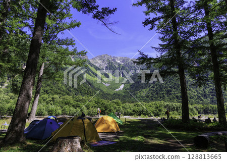Enjoy the spectacular outdoor experience at Konashidaira Campground in Kamikochi in summer 128813665