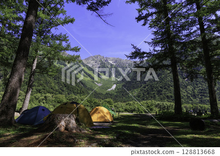 Enjoy the spectacular outdoor experience at Konashidaira Campground in Kamikochi in summer 128813668