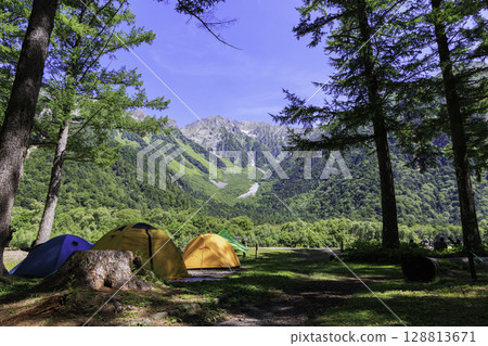 Enjoy the spectacular outdoor experience at Konashidaira Campground in Kamikochi in summer 128813671