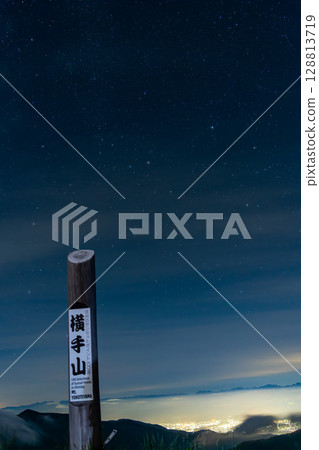 (Nagano Prefecture) Starry sky seen from the sunset point of Shiga Kogen and Yokoteyama in summer 128813719
