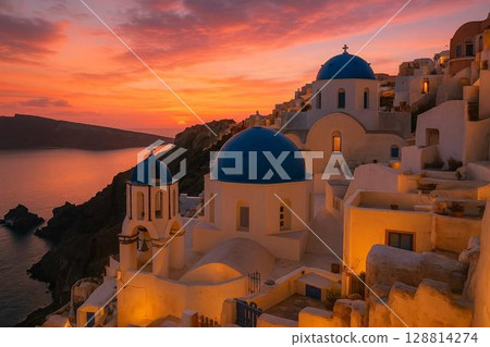 伊亞島的教堂和日落 128814274