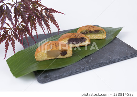 Bean jam, Tea sweets, Manju, Japanese sweets, Fruits 128814582