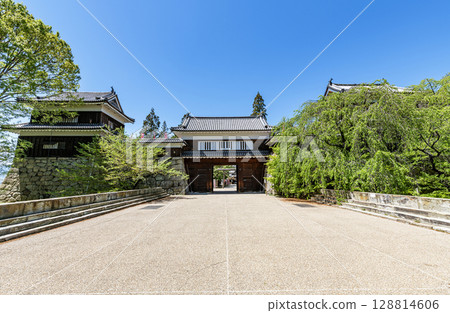 長野縣上田市：晴天的上田城東門樓門 128814606