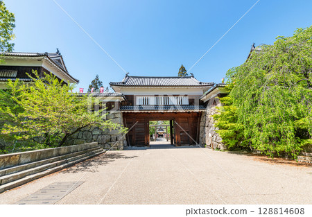 長野縣上田市：晴天的上田城東門樓門 128814608