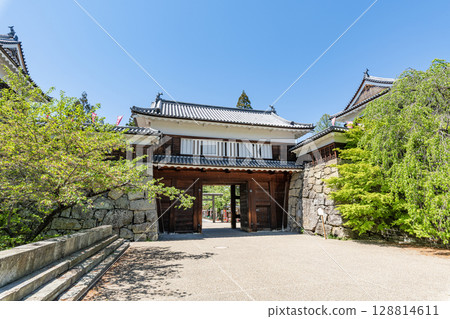 長野縣上田市：晴天的上田城東門樓門 128814611