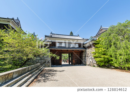 長野縣上田市：晴天的上田城東門樓門 128814612
