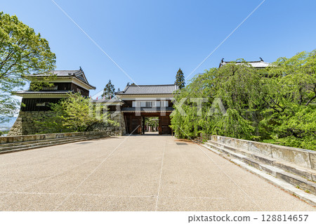 長野縣上田市：晴天的上田城東門樓門 128814657