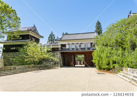 Ueda City, Nagano Prefecture: Ueda Castle East Gate Tower Gate on a clear day 128814658