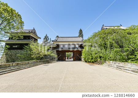 Ueda City, Nagano Prefecture: Ueda Castle East Gate Tower Gate on a clear day 128814660