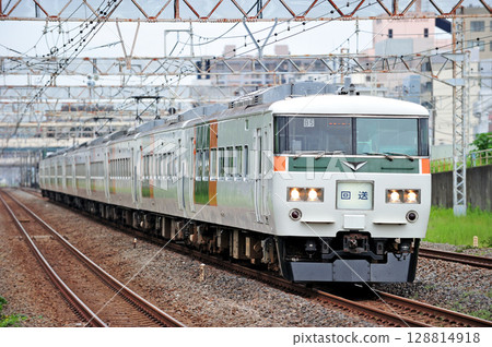 東海道本線平塚站 JR東日本185號B5列車(大宮站)停駛 東海道本線平塚站 JR東日本185號B5列車(大宮站)停駛 128814918