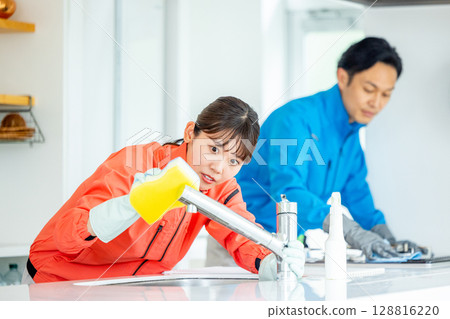 House keeper 128816220