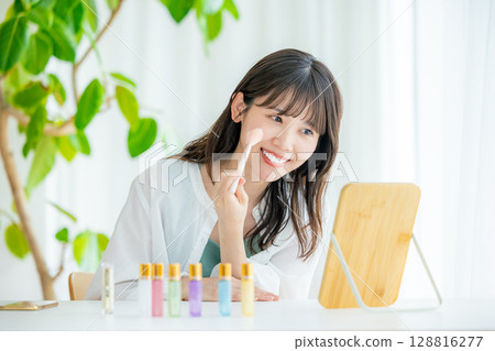 一個畫柚木的女人 128816277