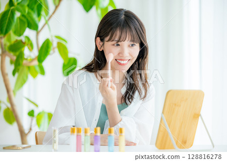 A woman who paints teak A woman who paints teak 128816278