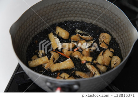 How to make simmered hijiki 128816371