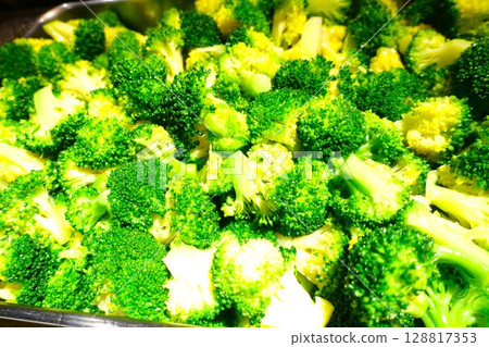 lots of broccoli 128817353