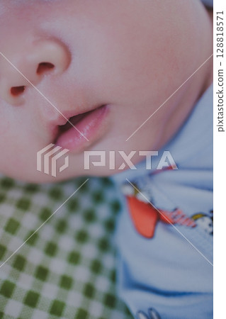 Cutting parts around the baby's mouth Cutting parts around the baby's mouth 128818571