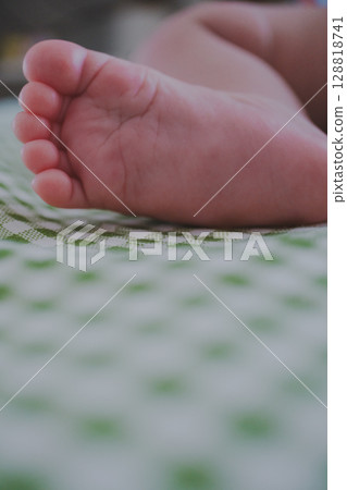 嬰兒身體部位切割 128818741