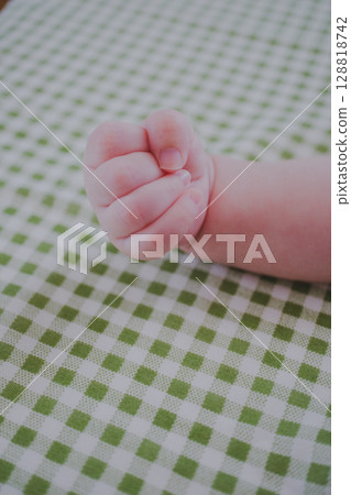 嬰兒身體部位切割 128818742