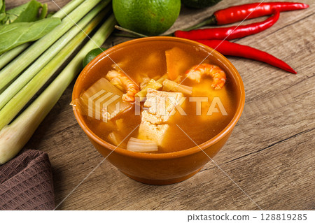 Korean kimchi soup with seafood 128819285